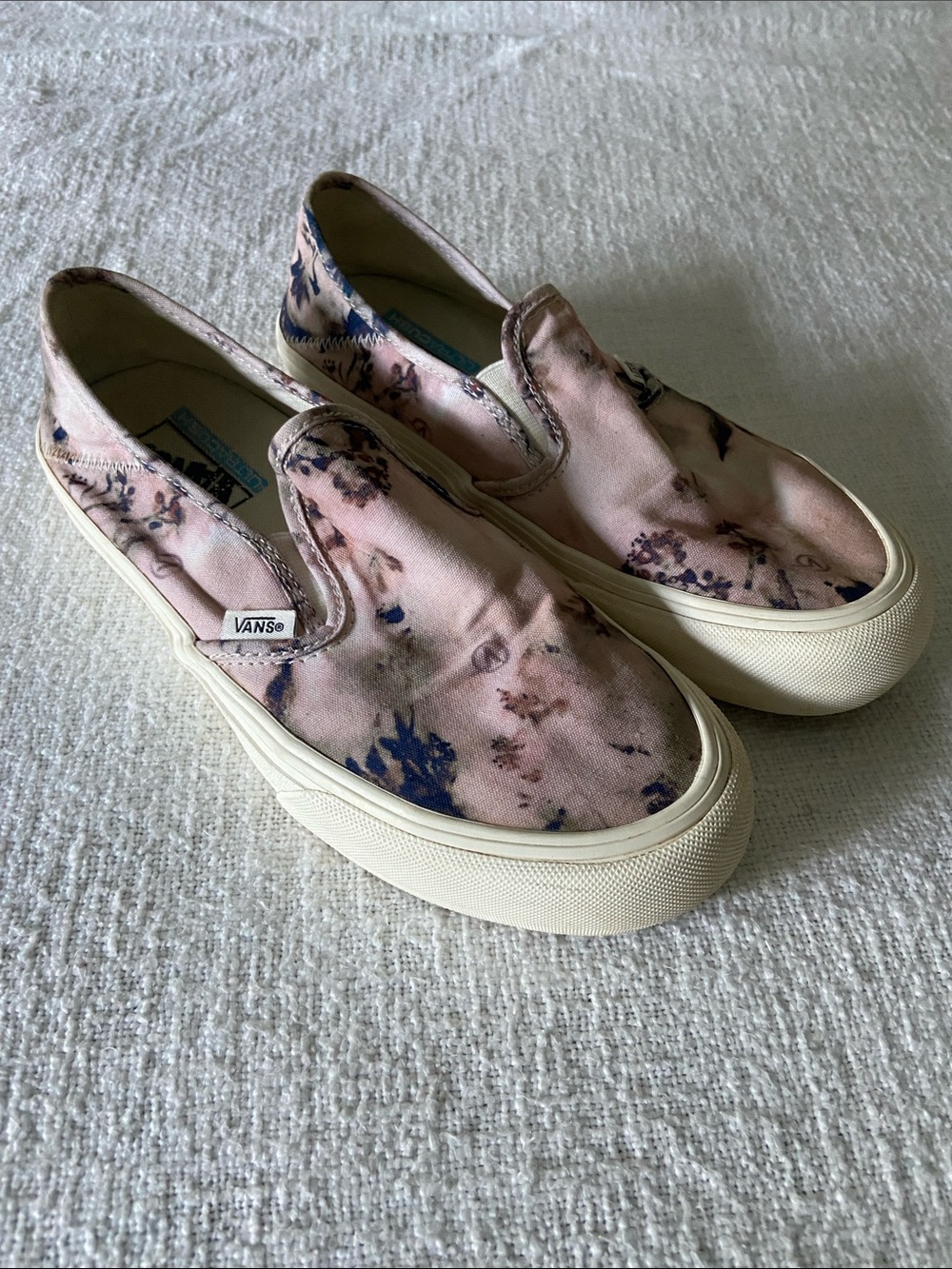 Vans Slip-On Floral Watercolor Canvas Sneakers in Pink and Blue Women’s 8.5 - Picture 1 of 15